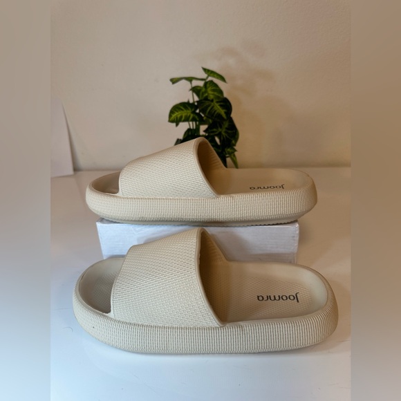 Joomra Slippers Unisex Non Slip
QuickDrying Shower Slides Bat
Sz 6 - Picture 7 of 8